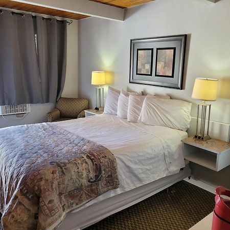 Pines Motel Sicamous Luaran gambar