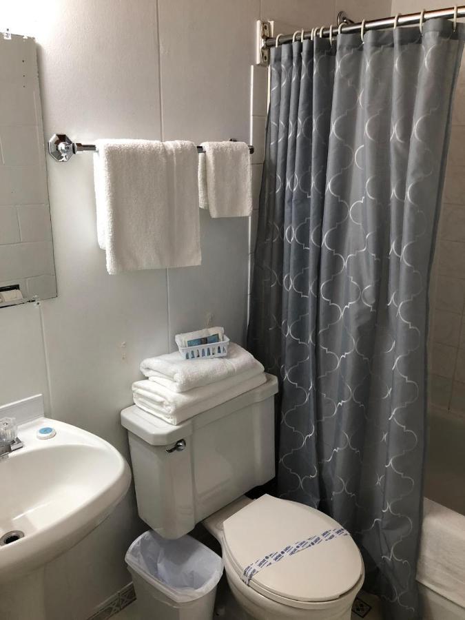 Pines Motel Sicamous Luaran gambar
