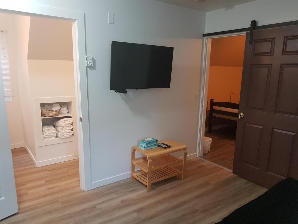 Pines Motel Sicamous Luaran gambar