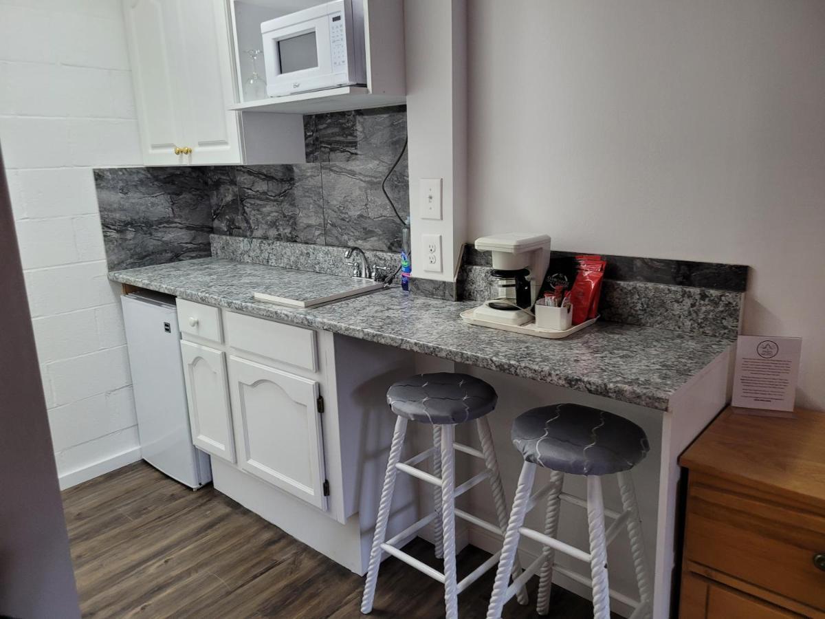 Pines Motel Sicamous Luaran gambar