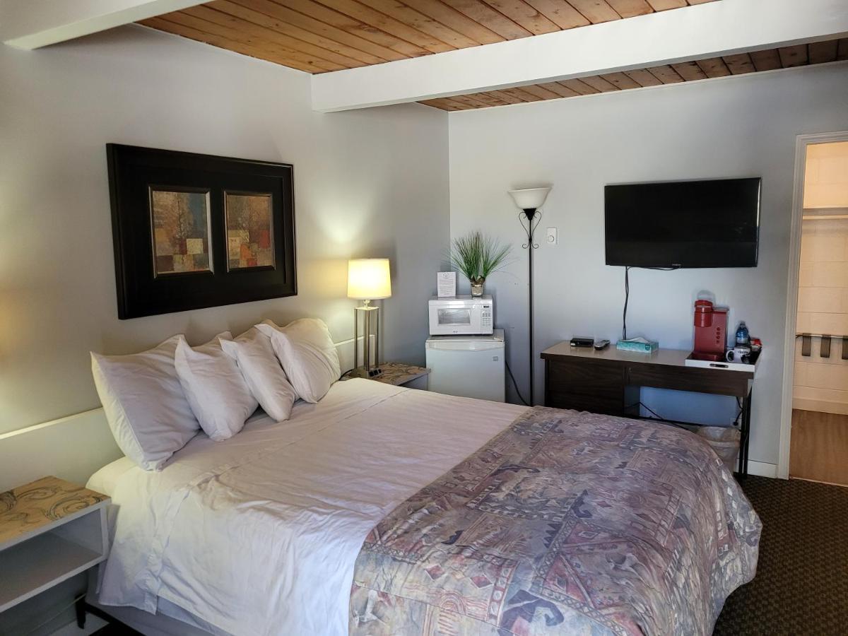 Pines Motel Sicamous Luaran gambar