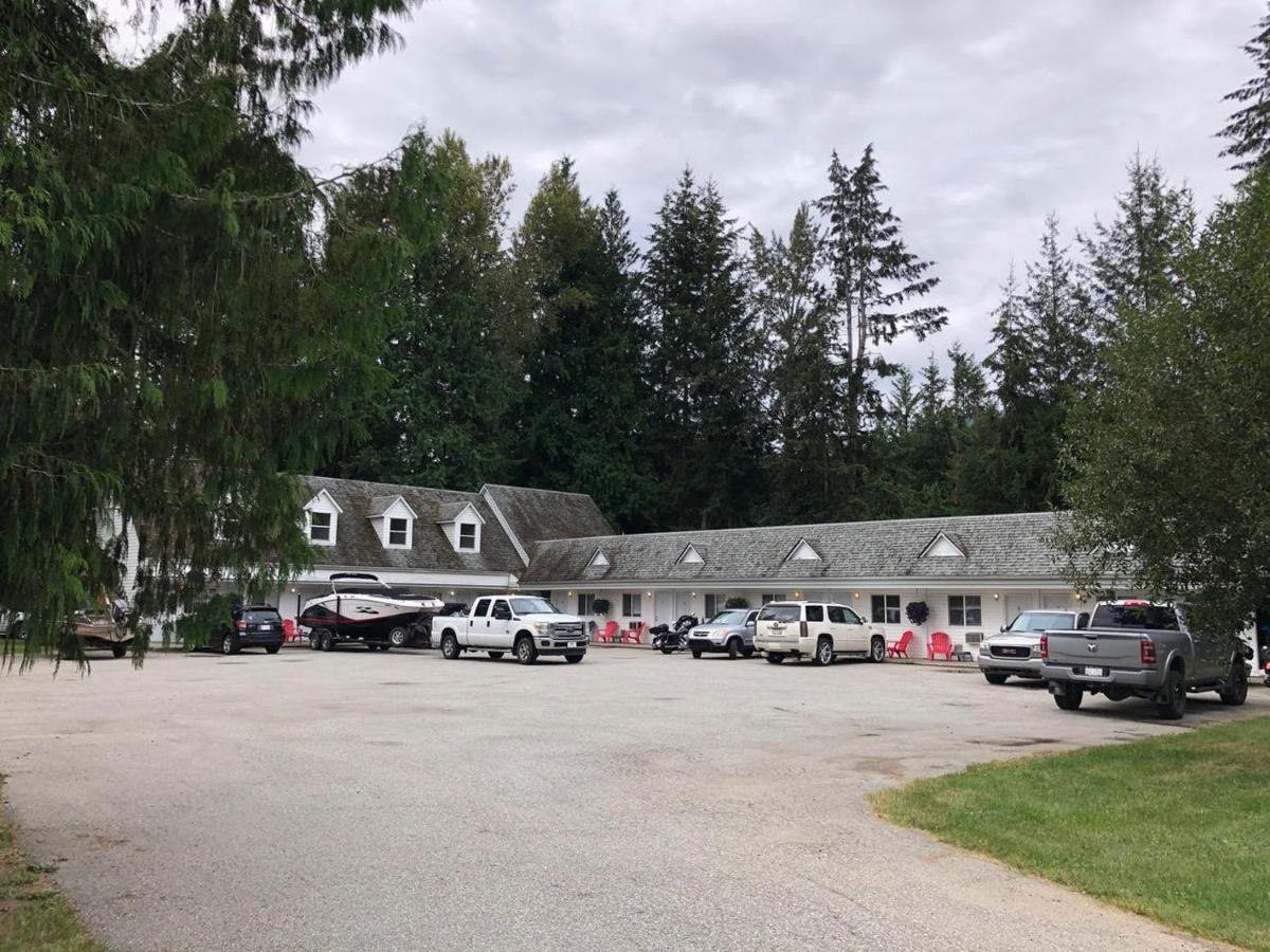 Pines Motel Sicamous Luaran gambar