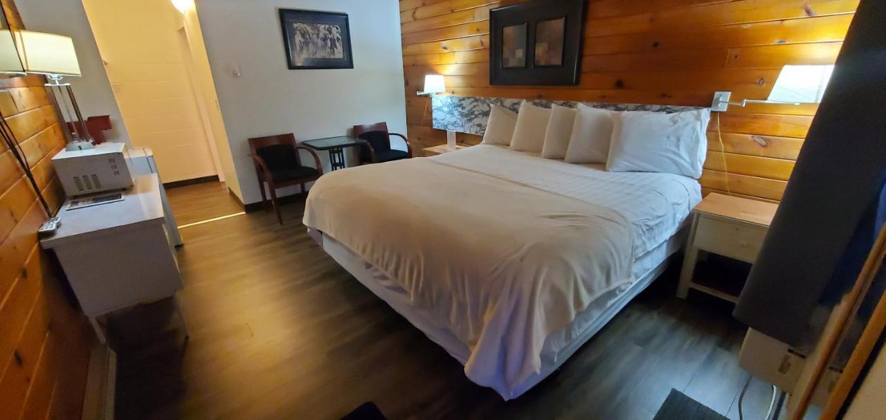 Pines Motel Sicamous Luaran gambar