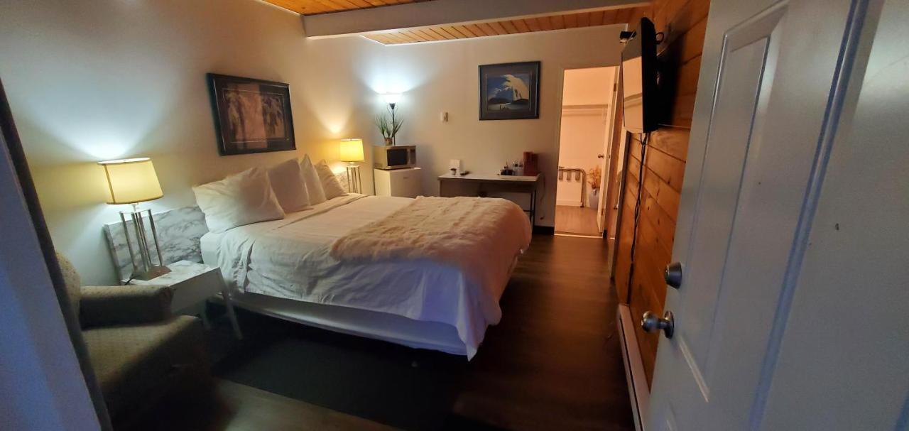 Pines Motel Sicamous Luaran gambar