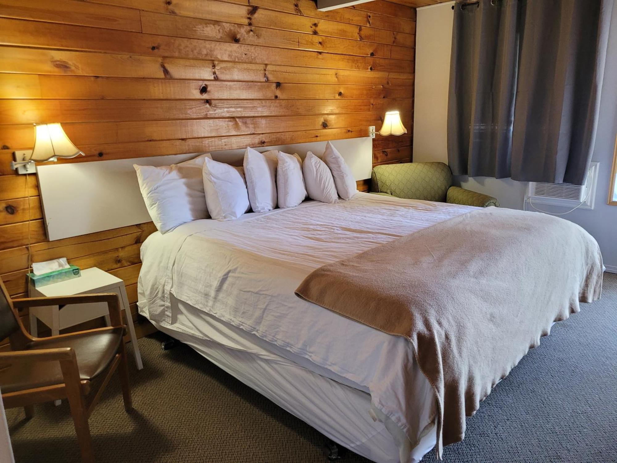 Pines Motel Sicamous Luaran gambar